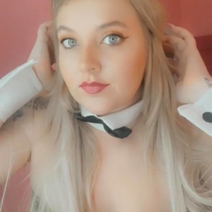 SnowWhiteXxxx naked before webcam in live video chat