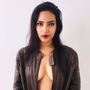 Sophi_milner naked before webcam in live video chat