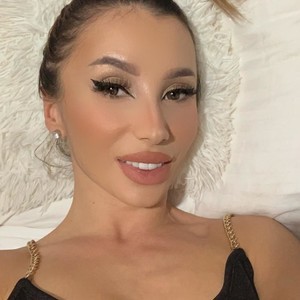 Spicy_dy naked before webcam in live video chat