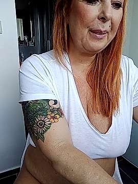 TammyJeann naked stripping on cam for live sex video chat