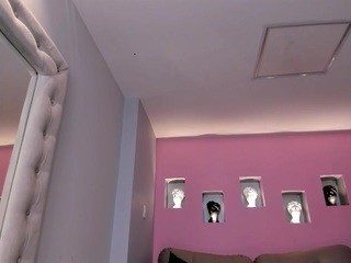 Taylor , ♥ naked in her Live Sex Chat