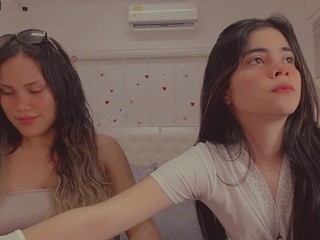 thaaiis naked in her Live Sex Chat