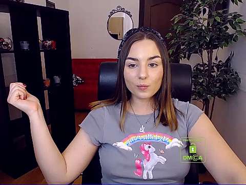 Tresha_White naked stripping on cam for live sex video chat