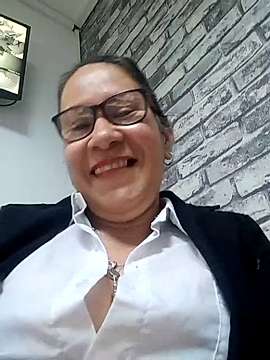 VictoriaWayne naked stripping on cam for live sex video chat