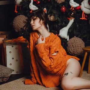 VioletPetite naked before webcam in live video chat