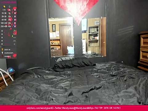 WendyJean82 naked stripping on cam for live sex video chat