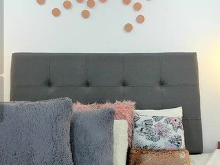 anny-lunna naked in her Live Sex Chat
