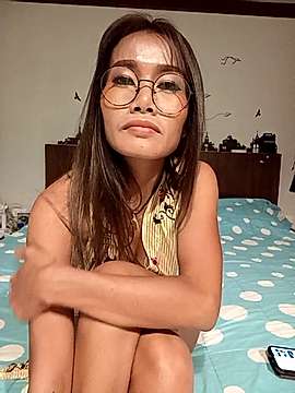 CandyCanDo naked stripping on cam for live sex video chat