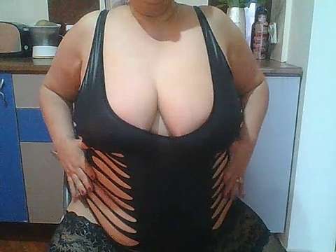 charmingcarla@xh naked stripping on cam for live sex video chat