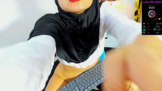 _Hannia_ naked stripping on cam for live sex video chat