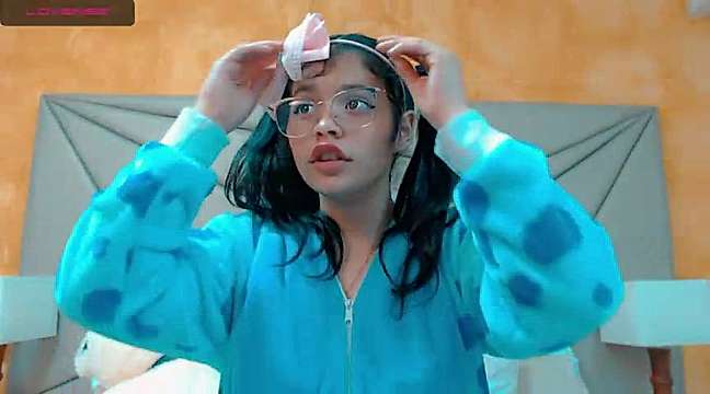 Helsy_Evans_ naked stripping on cam for live sex video chat