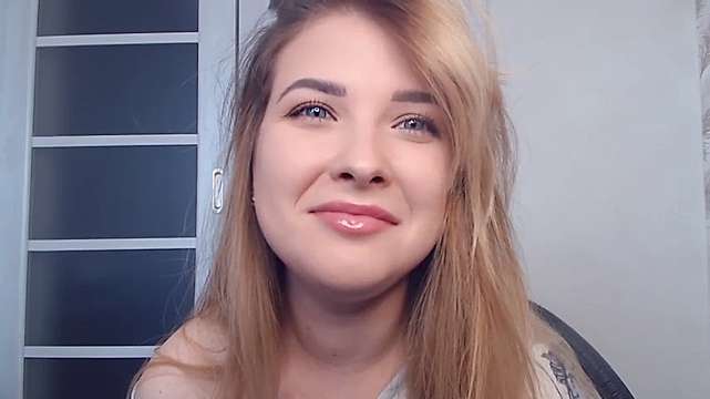 MillaMorrisson naked stripping on cam for live sex video chat