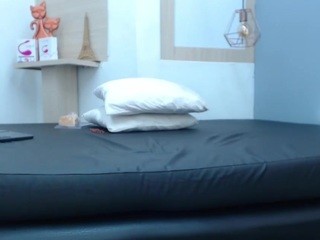 Seraphiina naked in her Live Sex Chat