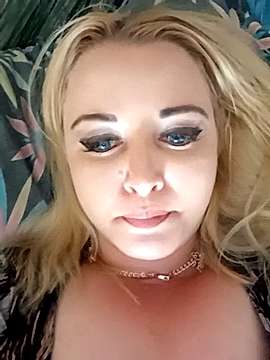 SindiHelen naked stripping on cam for live sex video chat