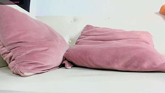 Snow_petite19 naked stripping on cam for live sex video chat