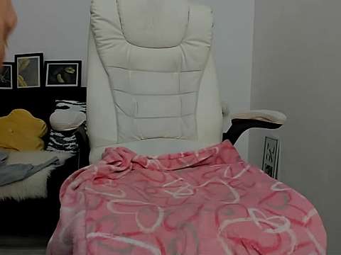 Sweet_Daria_ naked stripping on cam for live sex video chat