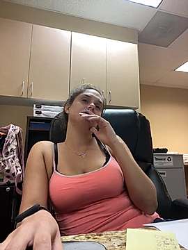 bella_d63 naked stripping on cam for live sex video chat