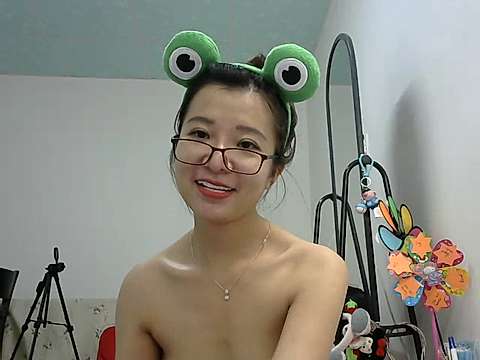 Cute_Ruby01 naked stripping on cam for live sex video chat