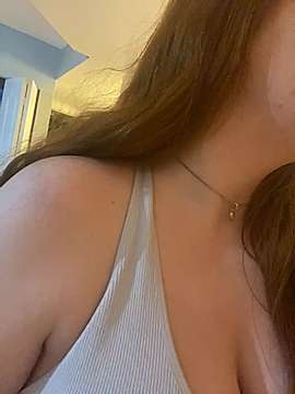 HickeyXo naked stripping on cam for live sex video chat