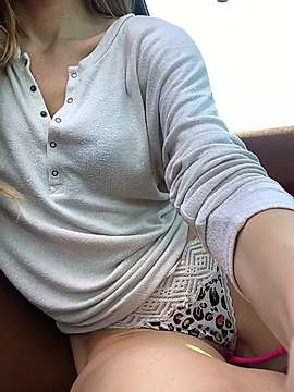 KeepupwithaJones naked stripping on cam for live sex video chat
