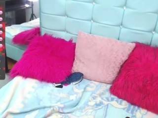 mahiara-18 naked in her Live Sex Chat