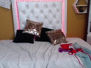mill-blue naked in her Live Sex Chat