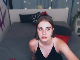 MollyMeeow naked in her Live Sex Chat