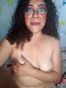 suggarkey naked stripping on cam for live sex video chat