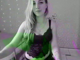 Sunshine-girl naked in her Live Sex Chat