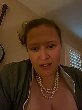 tittiesandpearls naked stripping on cam for live sex video chat
