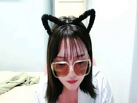 WinnieBB naked stripping on cam for live sex video chat