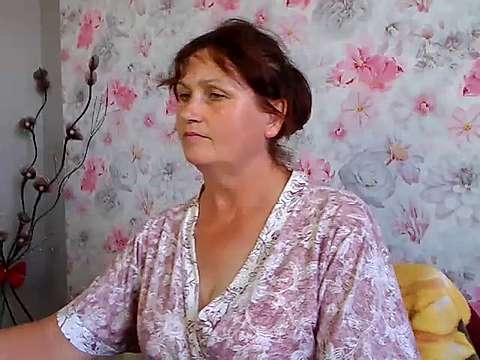 Zlata_Kaminskaya naked stripping on cam for live sex video chat