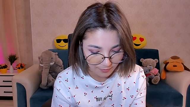 Aimeecute naked stripping on cam for live sex video chat