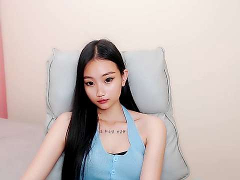 Alyssa_baby naked stripping on cam for live sex video chat