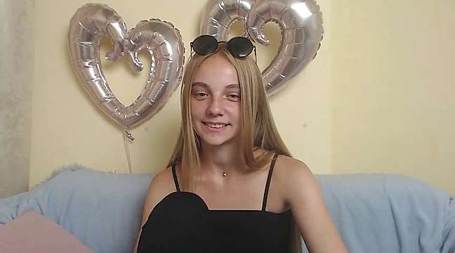 ariel_nues naked stripping on cam for live sex video chat