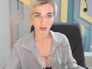 CamillaClarks naked in her Live Sex Chat