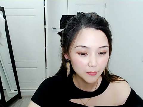 Einis-Baby naked stripping on cam for live sex video chat