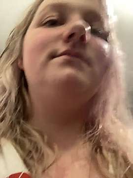 fiftydegreescolder naked stripping on cam for live sex video chat