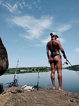 _HuntressLady naked stripping on cam for live sex video chat