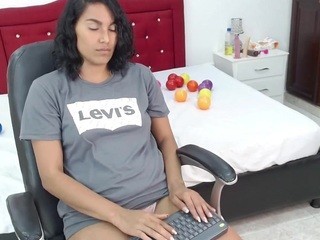 Lindsay69X naked in her Live Sex Chat