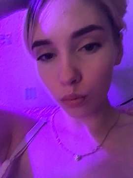 liss_kiss naked stripping on cam for live sex video chat