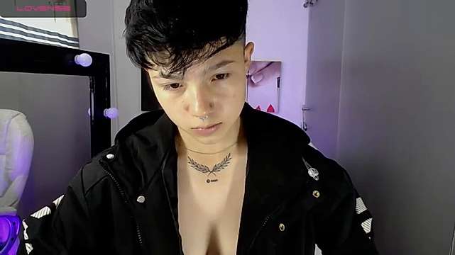 rio__twr naked stripping on cam for live sex video chat