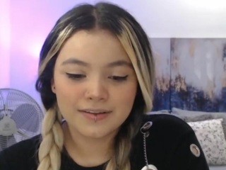 ScarlettHudsson naked in her Live Sex Chat
