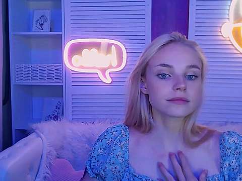 Sindy_Green naked stripping on cam for live sex video chat