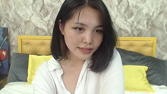 TammiLou naked stripping on cam for live sex video chat