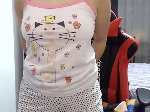 AnonimaGarota naked stripping on cam for live sex video chat