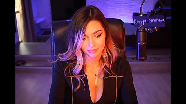 BelleTaylor naked stripping on cam for live sex video chat