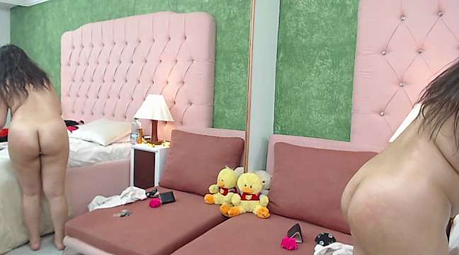 Chloe_Coopola naked stripping on cam for live sex video chat