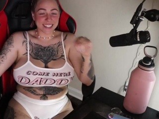 HarlowHarrison naked in her Live Sex Chat