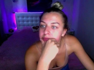 Josephine-Ford naked in her Live Sex Chat